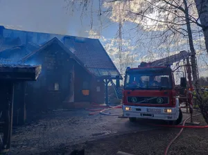 Pożar domu w Mokrzyskach. W akcji 36 strażaków