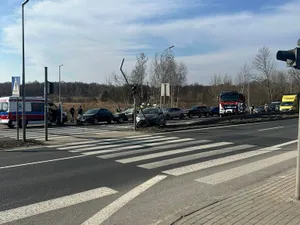 Poważny wypadek w Małopolsce. Trzy osoby poszkodowane, są duże utrudniania w ruchu