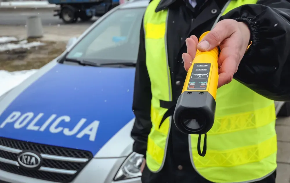 Nie miał prawa jazdy, za to miał 1,8 promila. Wpadł za kierownicą dostawczaka