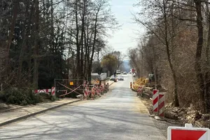 Zamknięcie drogi pod Krzeszowicami. Trwa remont i budowa nowego przepustu