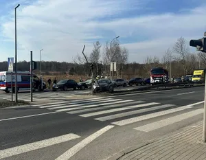 Poważny wypadek w Małopolsce. Trzy osoby poszkodowana, są duże utrudniania w ruchu