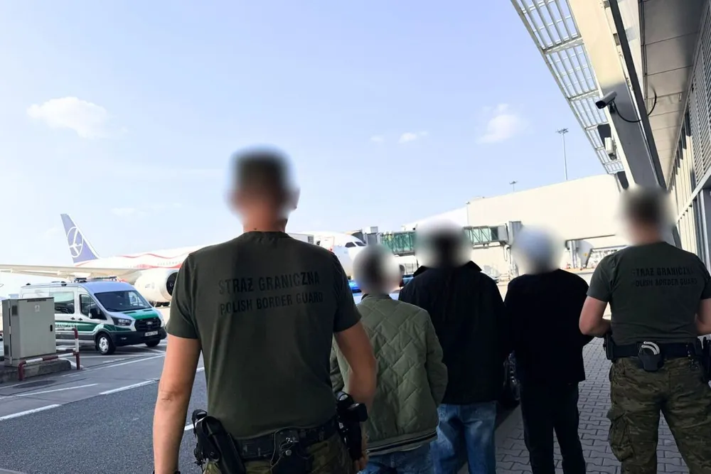 Trzech obywateli Indii przymusowo deportowanych z Polski