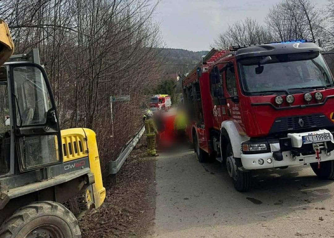 Dramatyczny wypadek w Małopolsce. Pracownik przysypany ziemią