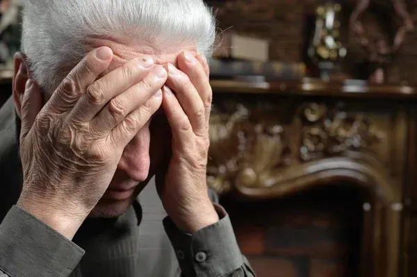 Ty również możesz dostać taki telefon. Senior z Małopolski stracił 30 tysięcy złotych