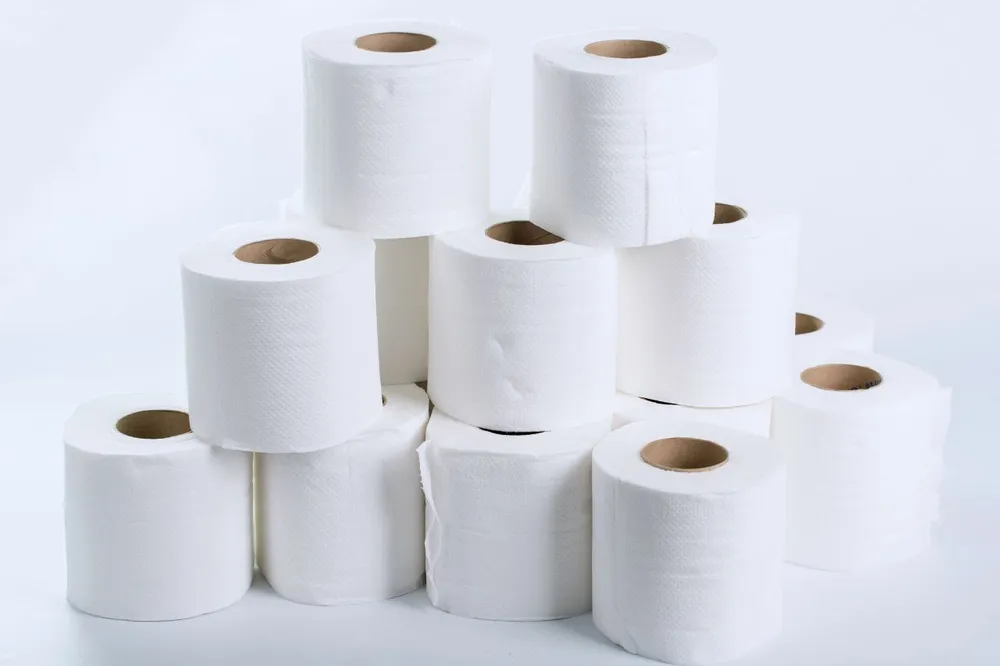 Wytrzymały i wielowarstwowy papier do łazienki – dlaczego liczba warstw ma znaczenie?