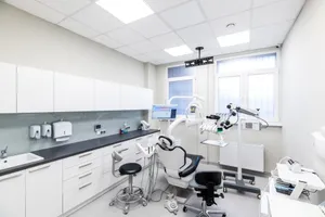 Nowoczesne podejście do zdrowia jamy ustnej: Od profilaktyki po zaawansowane leczenie