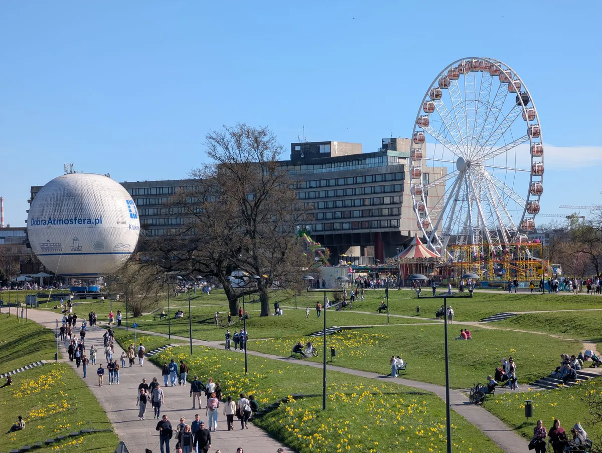 Lunapark na bulwarach w Krakowie