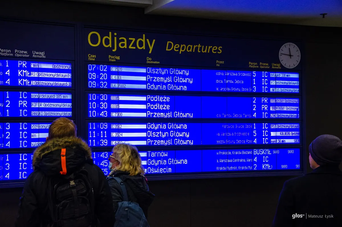Tablica na Dworcu Głównym w Krakowie