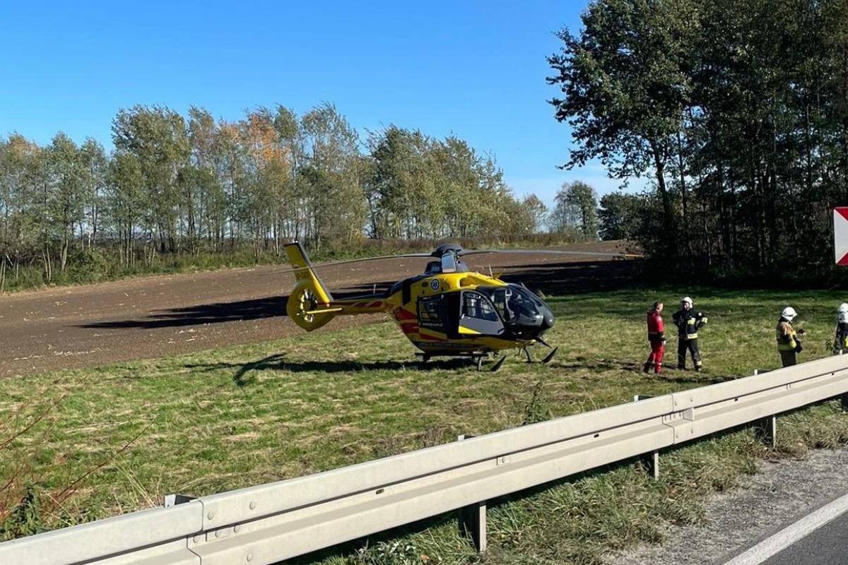 Poważny wypadek pod Oświęcimiem. Kobietę musiał ratować śmigłowiec