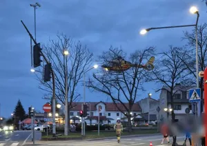 Kobieta i 9-letnie dziecko potrąceni na przejściu dla pieszych. Lądował śmigłowiec LPR