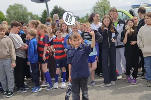 „Kibicuj z klasą” w Wieliczce. Sport, profilaktyka i spotkania z piłkarzami Puszczy Niepołomice