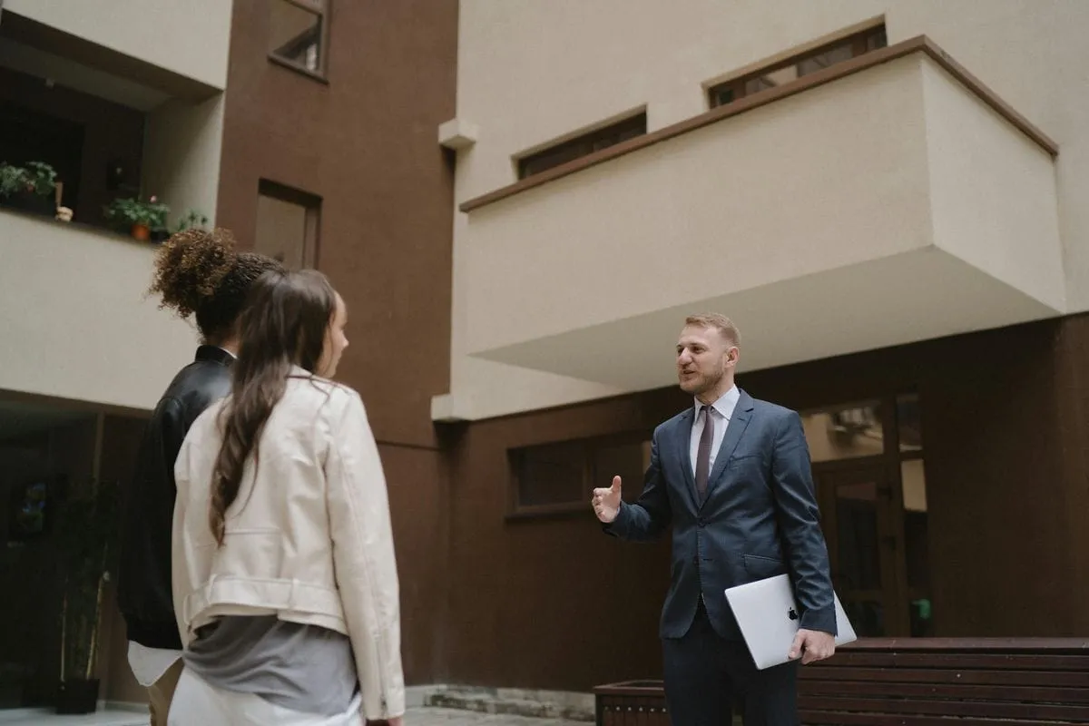 Jak sprzedać swój udział w nieruchomości? Co warto wiedzieć przed podjęciem decyzji?