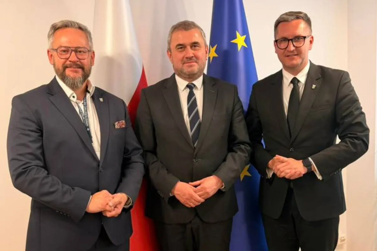 Od lewej: Wiceburmistrz Wieliczki Lucjan Rówiński, Sekretarz Stanu w Ministerstwie Infrastruktury Stanisław Bukowiec, Burmistrz Wieliczki Rafał Ślęczka