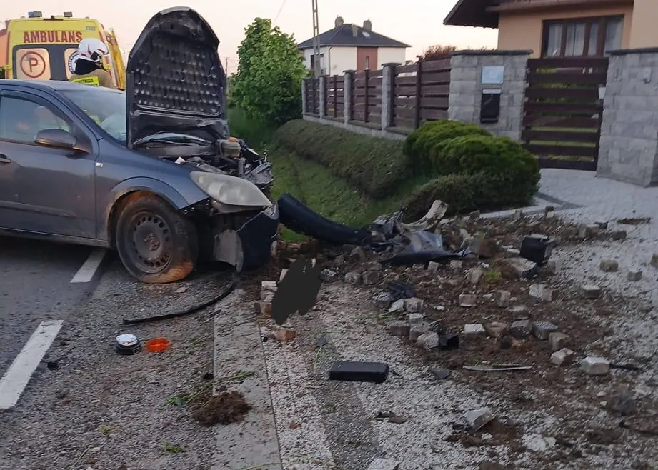 Okolicznych mieszkańców obudził huk. Poważny wypadek pod Krakowem