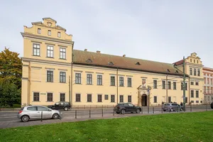 Krakowska kuria pozwana. Były ministrant domaga się 20 mln zł
