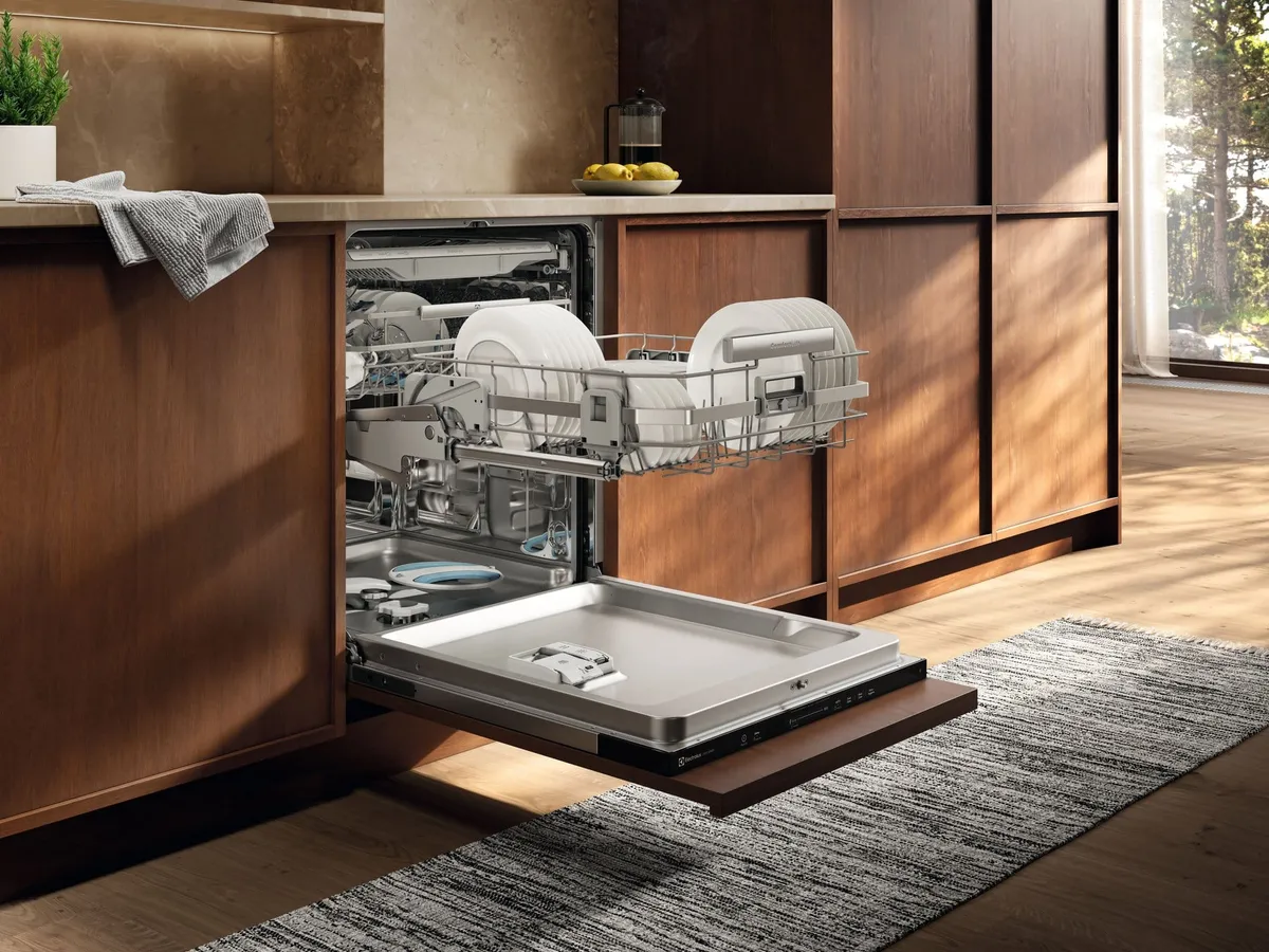 Oszczędne zmywanie naczyń w praktyce – 8,4 l wody w cyklu ECO na przykładzie zmywarki Electrolux