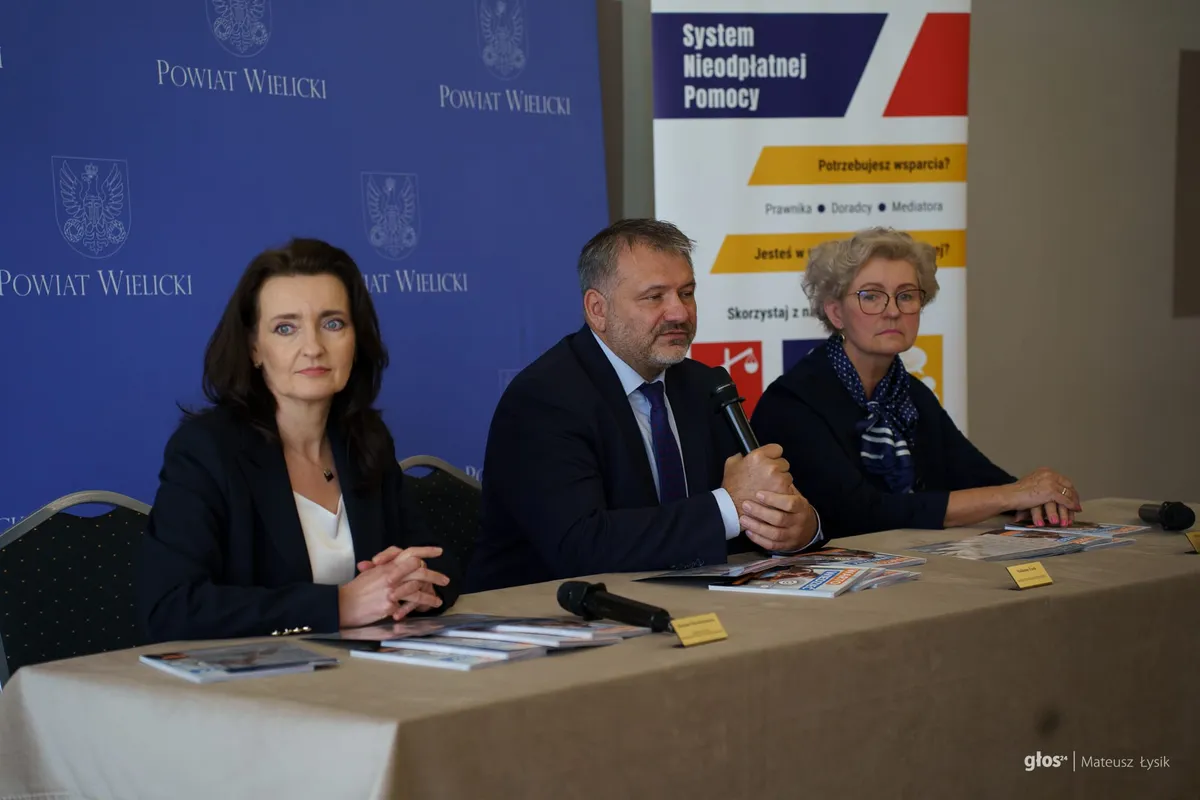 Od lewej: Marzena Okła-Drewnowicz, Waldemar Żurek, Elżbieta Achinger