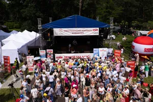 Seniorzy przejęli Kraków. Parada, muzyka i tysiące historii