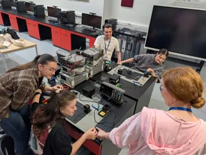Wakacje z technologią, kreatywnością i odkrywaniem świata