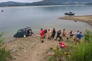 Wpadł autem do jeziora. Szokująca historia spod Wadowic