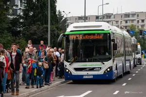 Zmiany w komunikacji na start wakacji. Autobusy, tramwaje i nowe nazwy przystanków