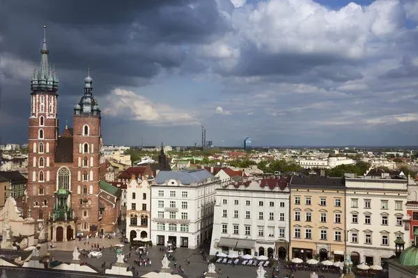 IMGW bije na alarm. We wtorek nad Małopolską przejdą gwałtowne burze