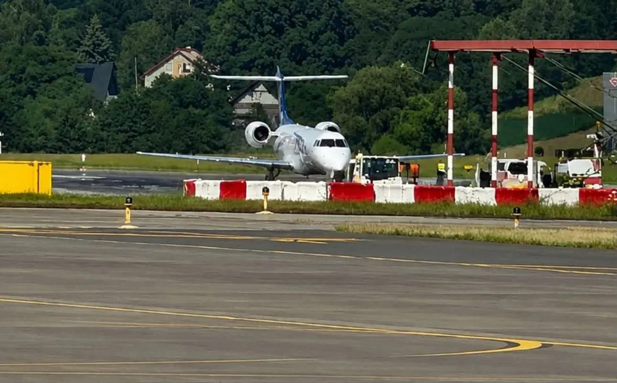 Paraliż na lotnisku w Krakowie. Wstrzymano loty po incydencie z samolotem Embraer