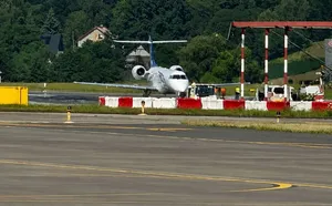 Paraliż na lotnisku w Krakowie. Wstrzymano loty po incydencie z samolotem Embraer