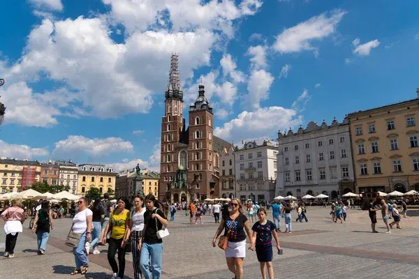 Pogoda 10 czerwca w Małopolsce. Zamiast lata tylko 15 stopni. Gdzie będzie padać?