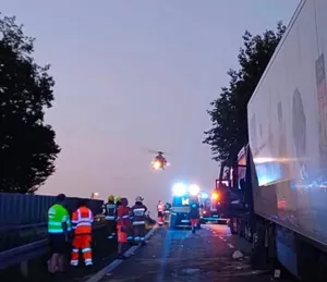 Koszmarny poranek na Zakopiance. Zderzenie dwóch ciężarówek, lądował śmigłowiec LPR