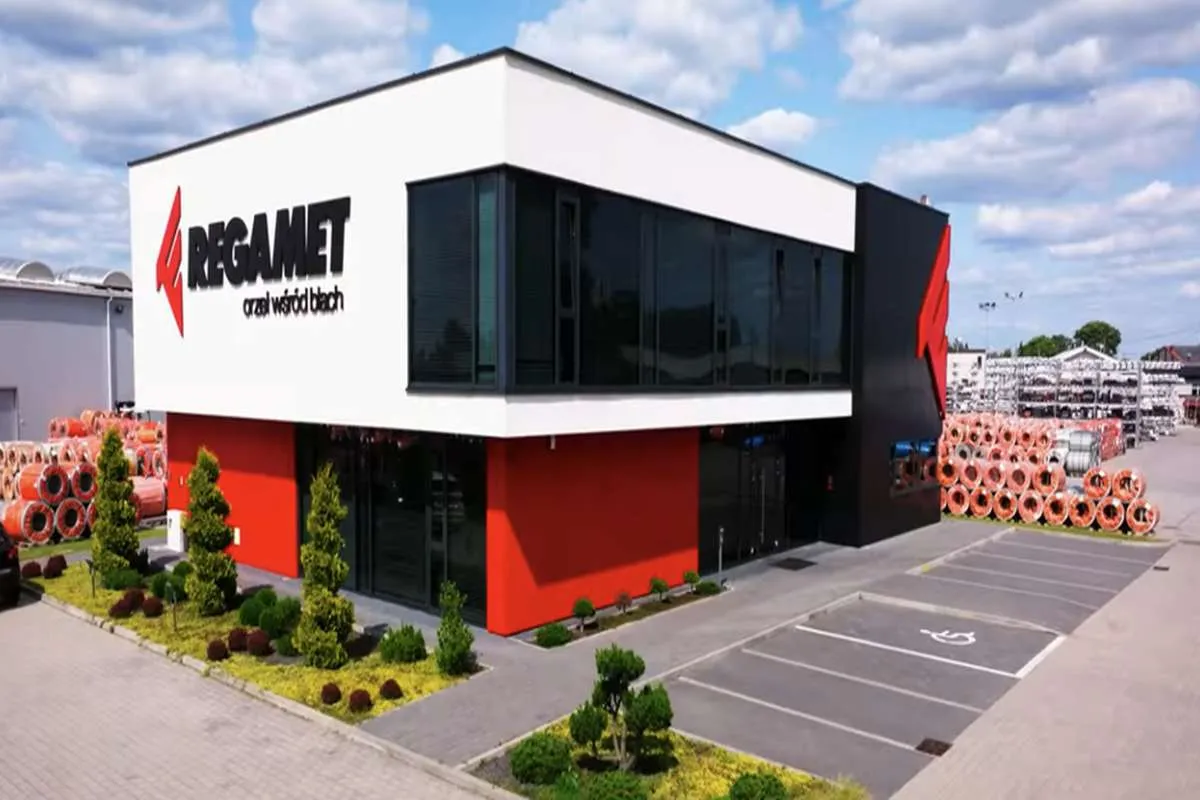 Jak Regamet wspiera rozwój dekarzy? Poznaj Akademię Dekarza