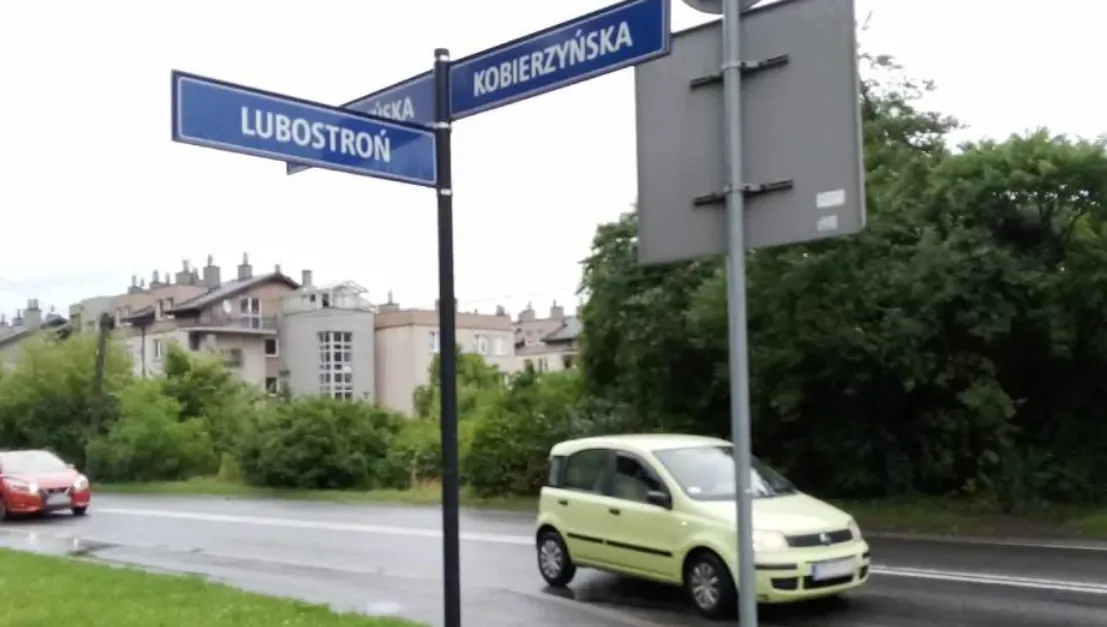 Skrzyżowanie ulic Lubostroń i Kobierzyńskiej w Krakowie 
