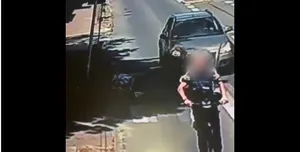 19-latek na hulajnodze wjechał w 71-latka na zebrze. Policja pokazała nagranie