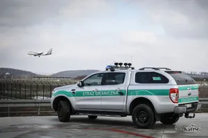 Alarm na lotnisku w Krakowie. W bagażu pasażera wykryto niebezpieczny przedmiot