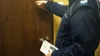 Znieważył Wołodymyra Zełenskiego. Chwilę później zapukali do jego drzwi policjanci