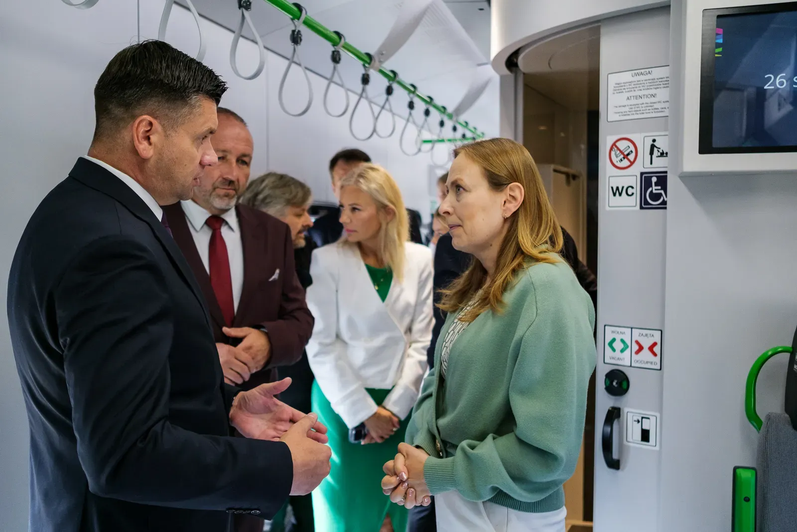 Ministra Katarzyna Pełczyńskiej-Nałęcz rozmawia z marszałkiem Małopolski Łukaszem Smółką