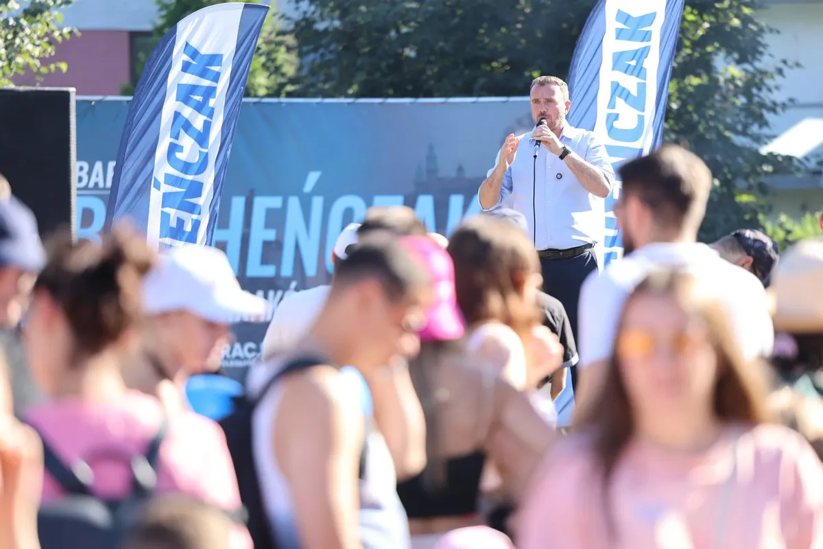 Bocheńczak przemawia na festynie