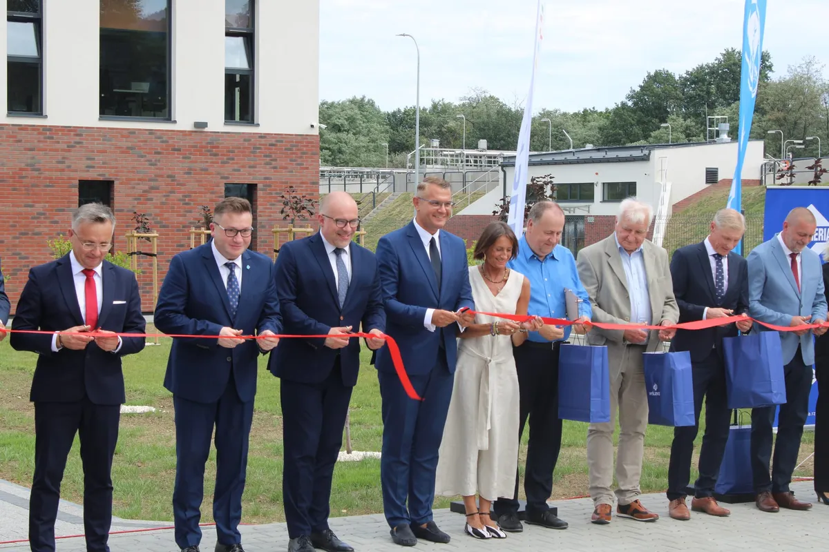 Oficjalne przecięcie wstęgi 
