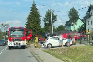 Jechali udzielić pomocy. Kolizja z udziałem wozu strażackiego pod Suchą Beskidzką