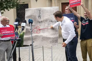 Wyścig o Kraków oficjalnie ruszył. Kandydaci od rana w Biurze Komisarza Wyborczego