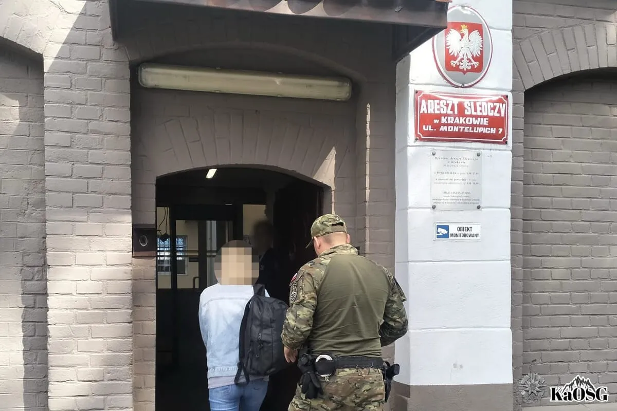 Przyleciała do Krakowa, ale nie wyszła z lotniska. Powód zaskakuje