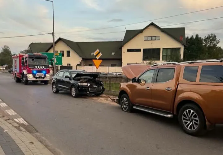 Czołowe zderzenie w Małopolsce. Dwie osoby trafiły do szpitala