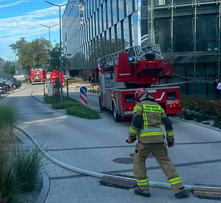 Pożar podziemnego parkingu w Krakowie! Dwa auta spłonęły doszczętnie