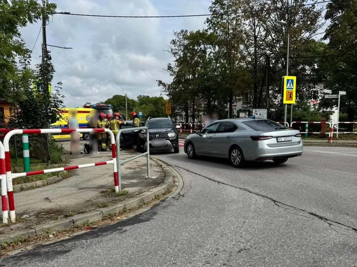 Trzy auta zderzyły się pod Olkuszem. Jedna osoba poszkodowana