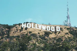 Brudny sekret Hollywood: dlaczego kawa w Twoim ulubionym serialu to najpewniej rekwizyt