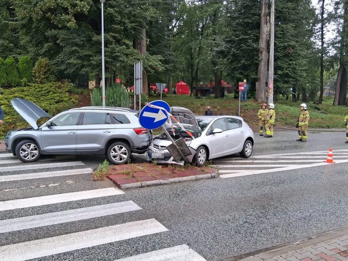Zderzenie dwóch aut na DK75. Jedna osoba poszkodowana