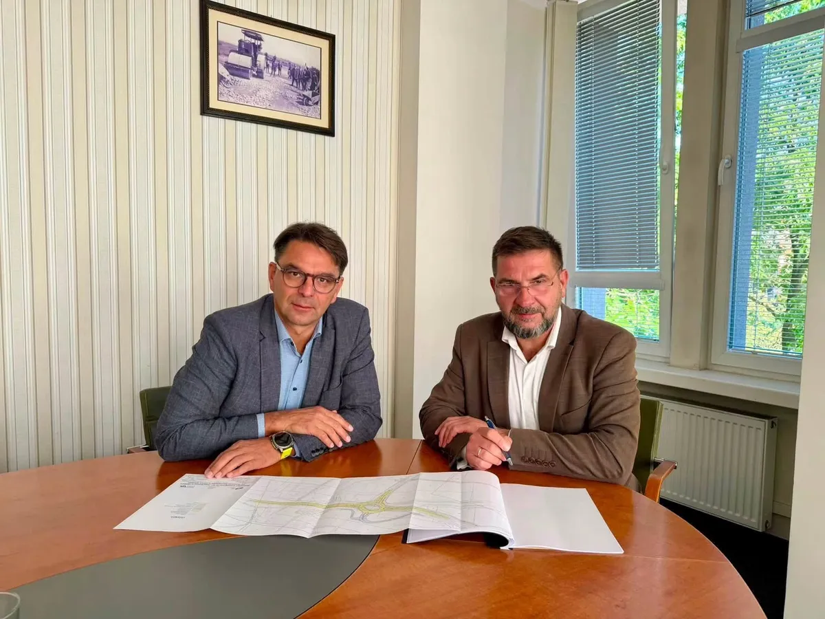 Starosta Roman Ptak i dyrektor GDDKiA w Krakowie Maciej Ostrowski