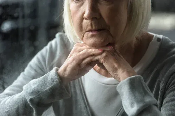 Seniorka uwierzyła oszustom. Wysłali po nią specjalną taksówkę