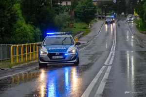 Nie zatrzymał się do kontroli, porzucił auto i uciekł w... kukurydzę. Namierzył go dron