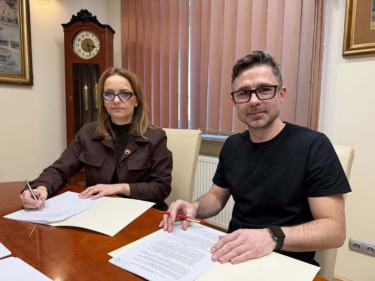 Podpisanie umowy na wywóz odpadów między Gminą Bochnia w konsorcjum z TAMAX